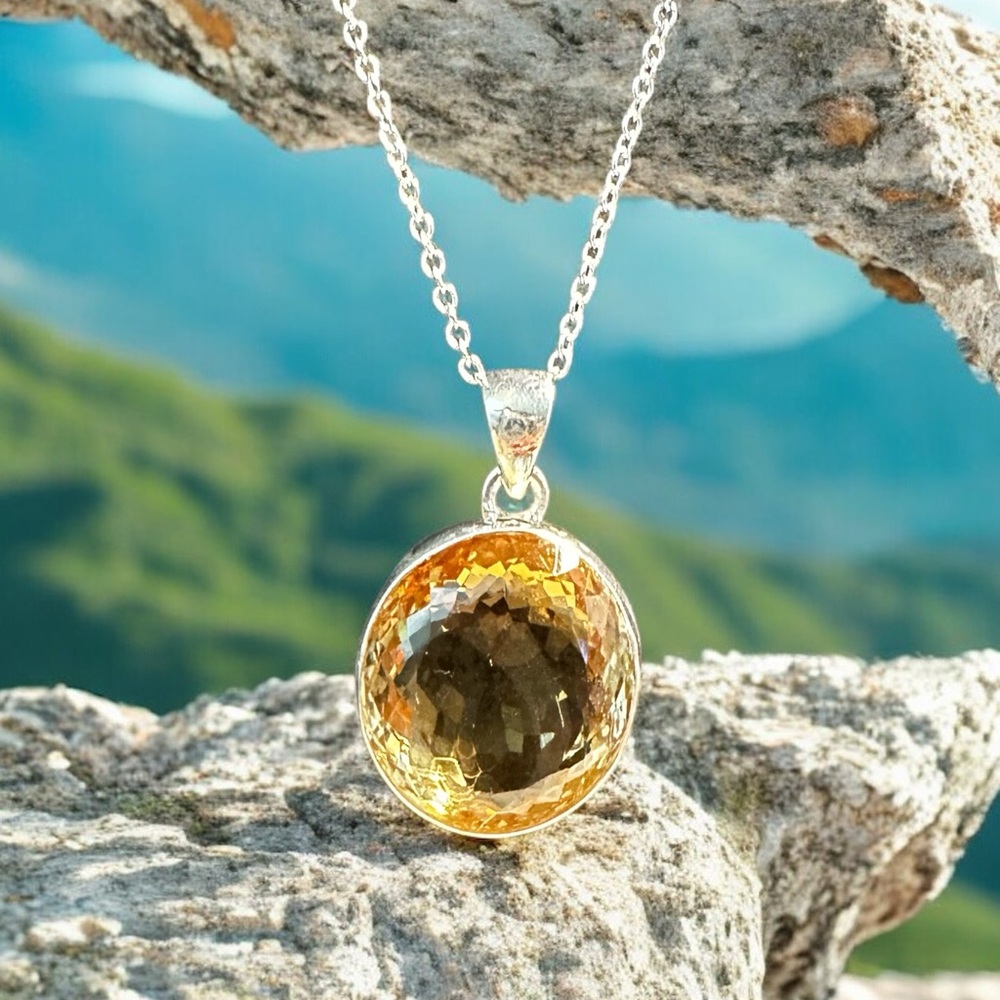 Stunning Sterling Silver Citrine Pendant & Chain